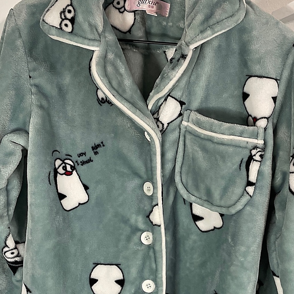 EUC - GuiXiu Super Plush Penquin PJ's in Ice Blue - Medium - Picture 3 of 9